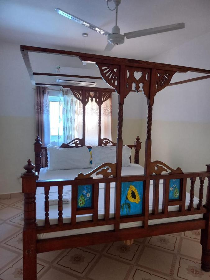 Rhino Apartment Watamu Exteriör bild