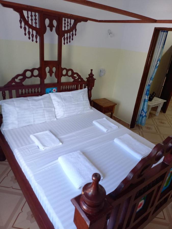 Rhino Apartment Watamu Exteriör bild